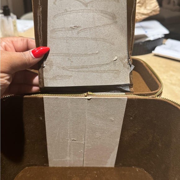 True Religion Vanity Case! - Picture 6 of 6